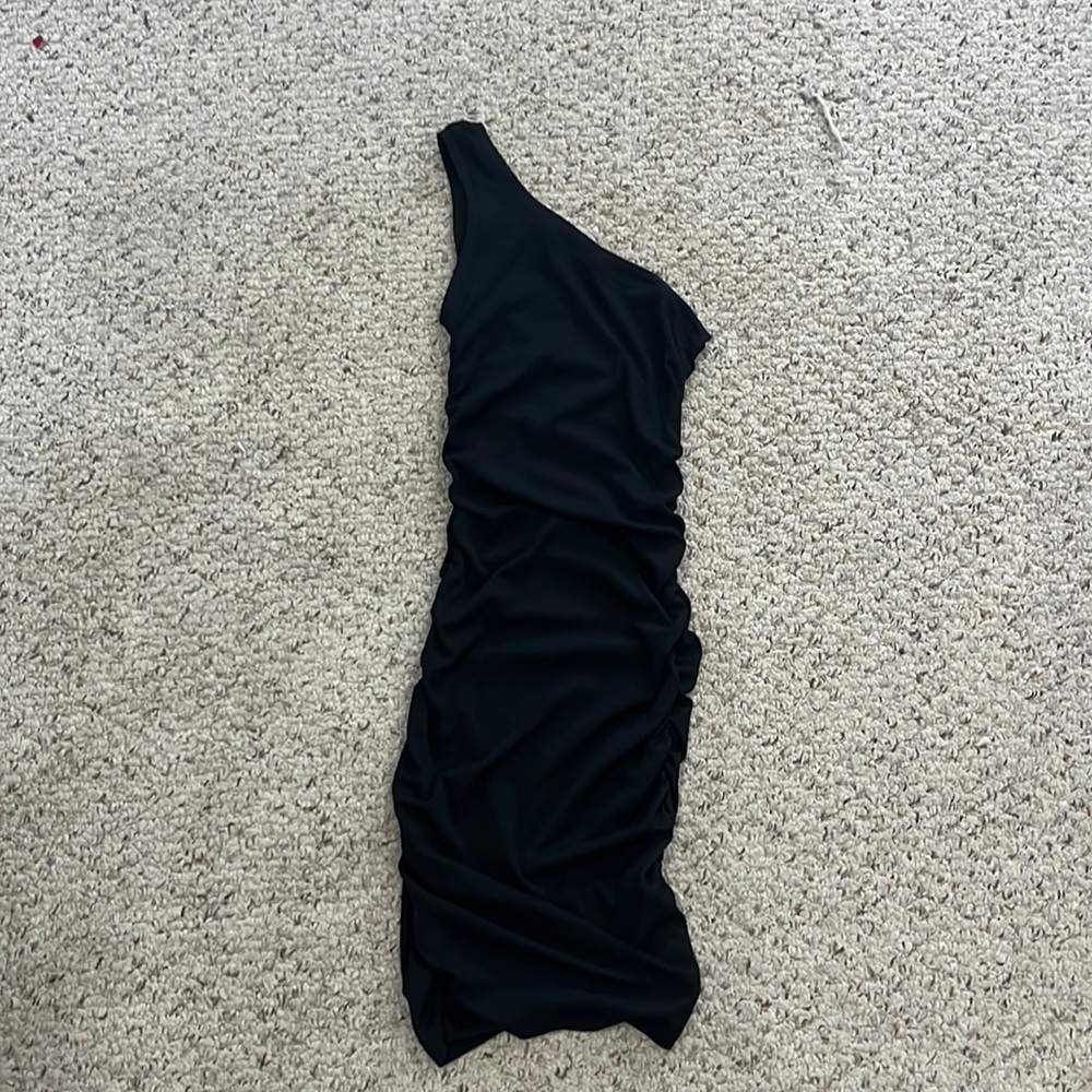 Black one shoulder bodycon dress